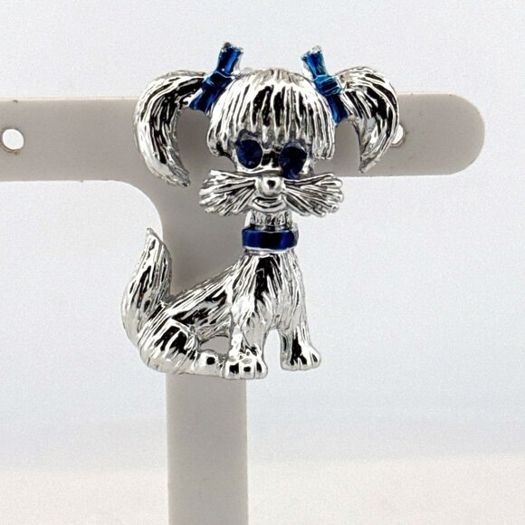 Vintage Silver Tone Dog Brooch Blue Glass Eyes & Enamel Bows Estate 12.6g Pin - Picture 1 of 8
